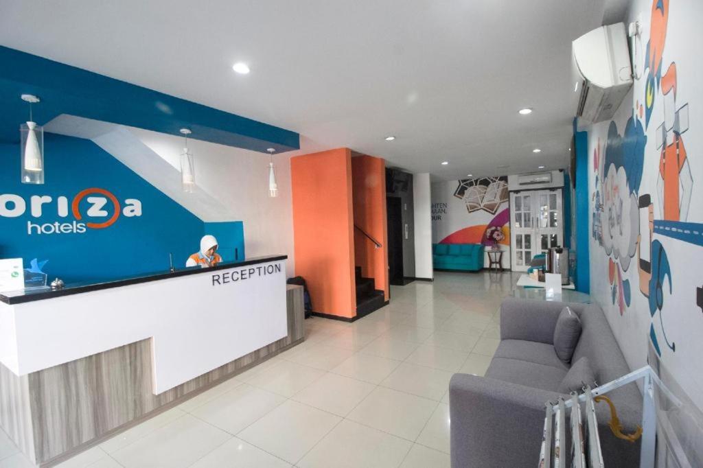 Oriza Hotel Surabaya Exterior photo
