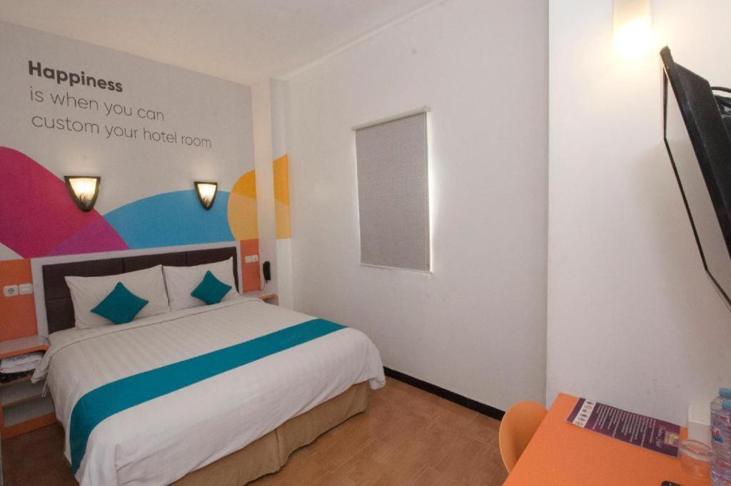Oriza Hotel Surabaya Exterior photo
