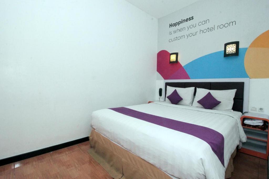 Oriza Hotel Surabaya Exterior photo